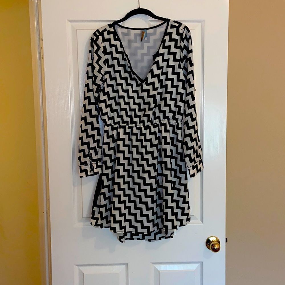Black and white chevron stripped dress